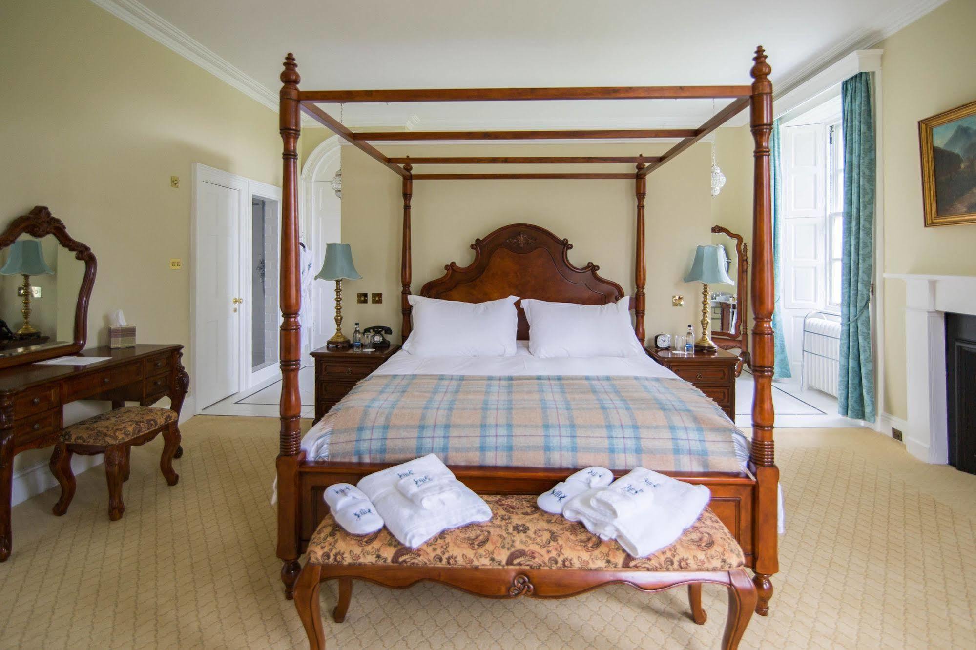 Islay House Hotel Bridgend  Buitenkant foto