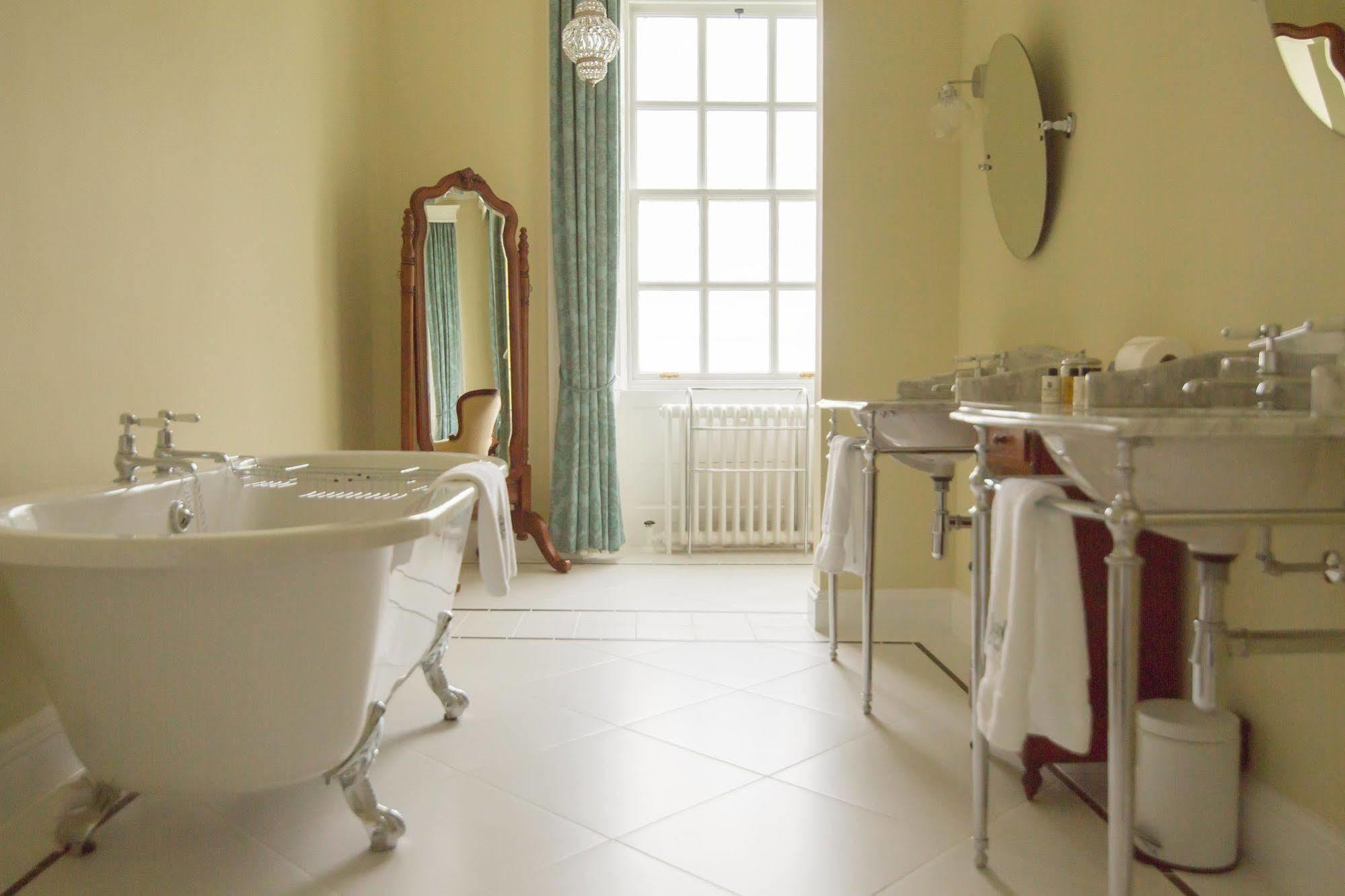Islay House Hotel Bridgend  Buitenkant foto